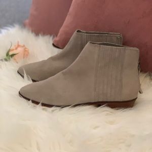 New Kenneth Cole women’s booties size 7